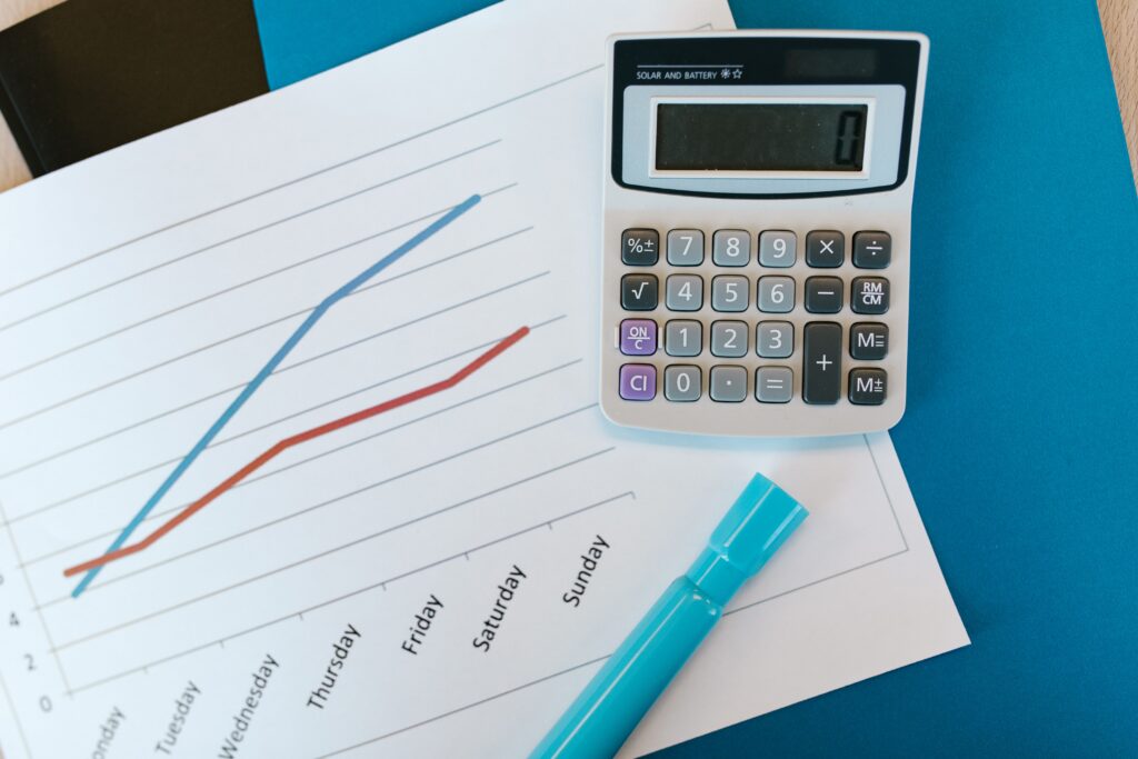 Calculator and reports representing IT budgeting, cost analysis, procurement, and spend optimization.